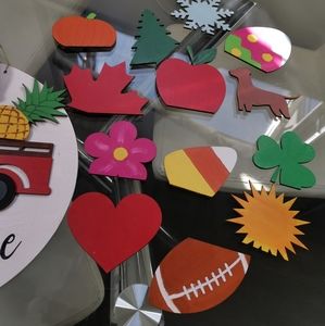 Interchangeable handmade welcome sign